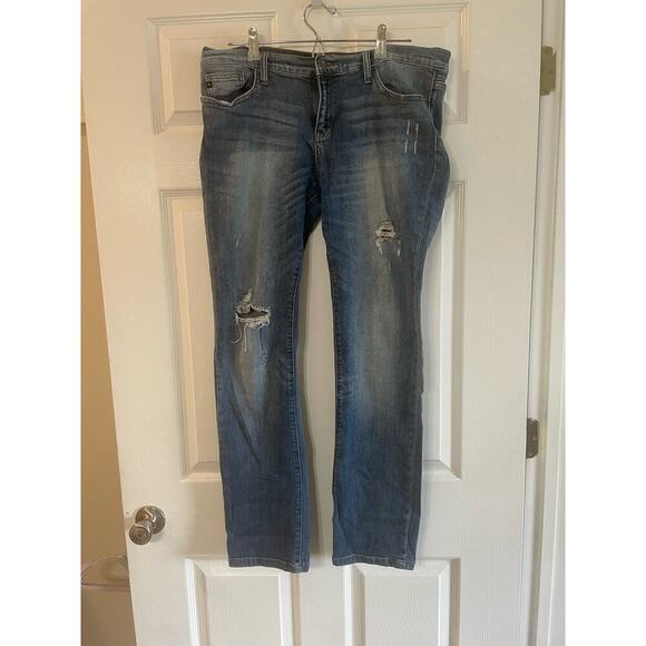 Judy Blue distressed jeans - Picture 3 of 11